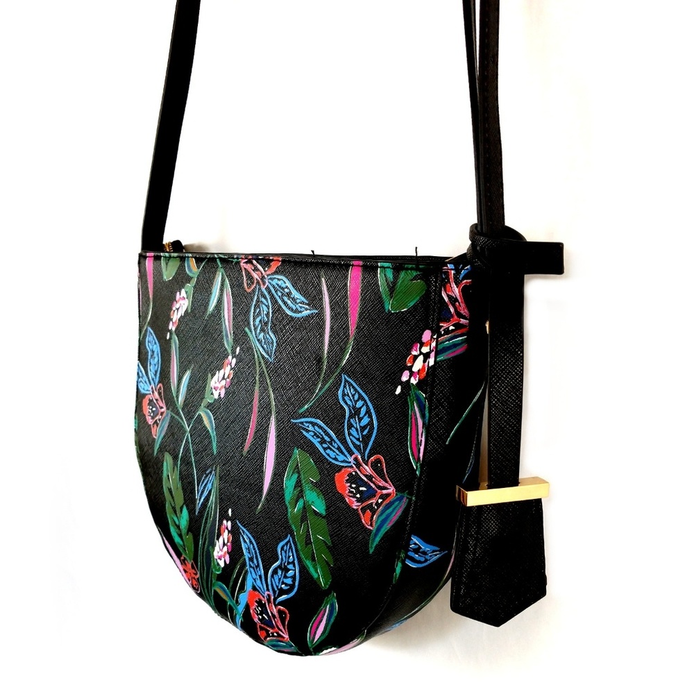 A NEW DAY Half Moon Crossbody A N
A N & style
Fau - Picture 3 of 6